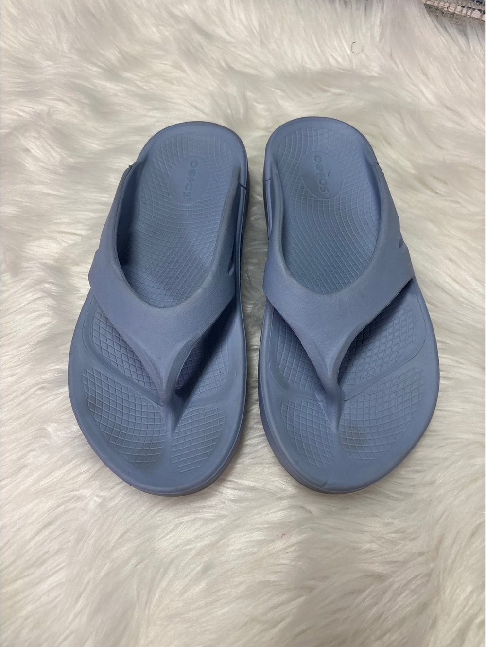 * | OOFOS | sandals. Size 9.